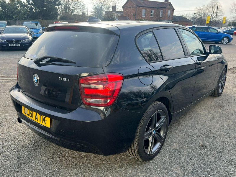 BMW 1 SERIES