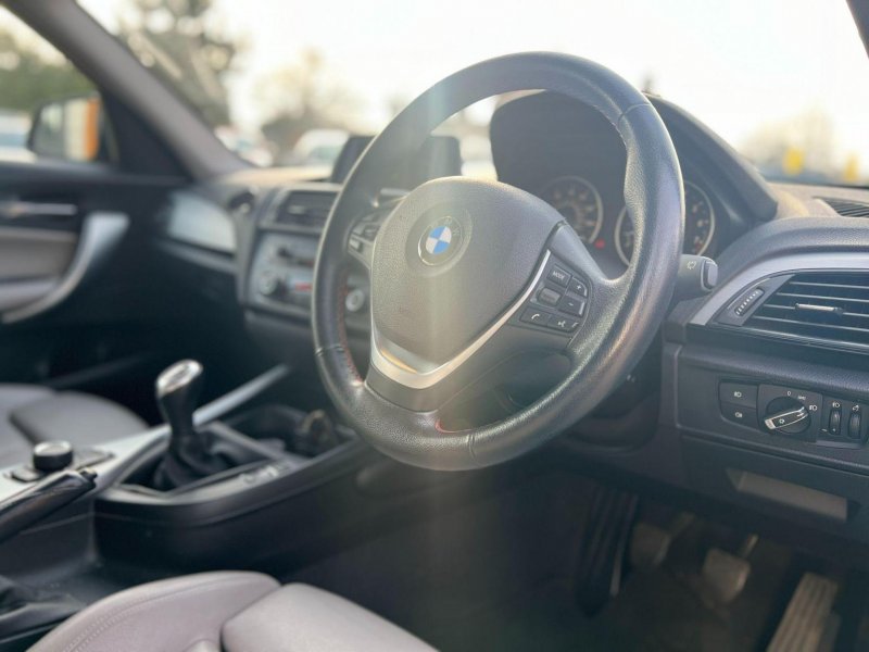 BMW 1 SERIES