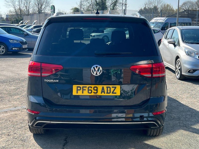 VOLKSWAGEN TOURAN