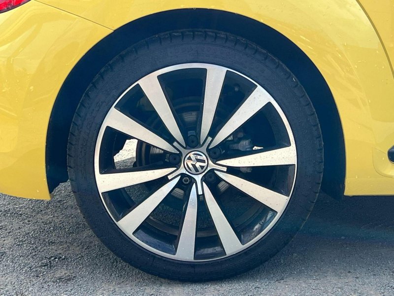 VOLKSWAGEN BEETLE