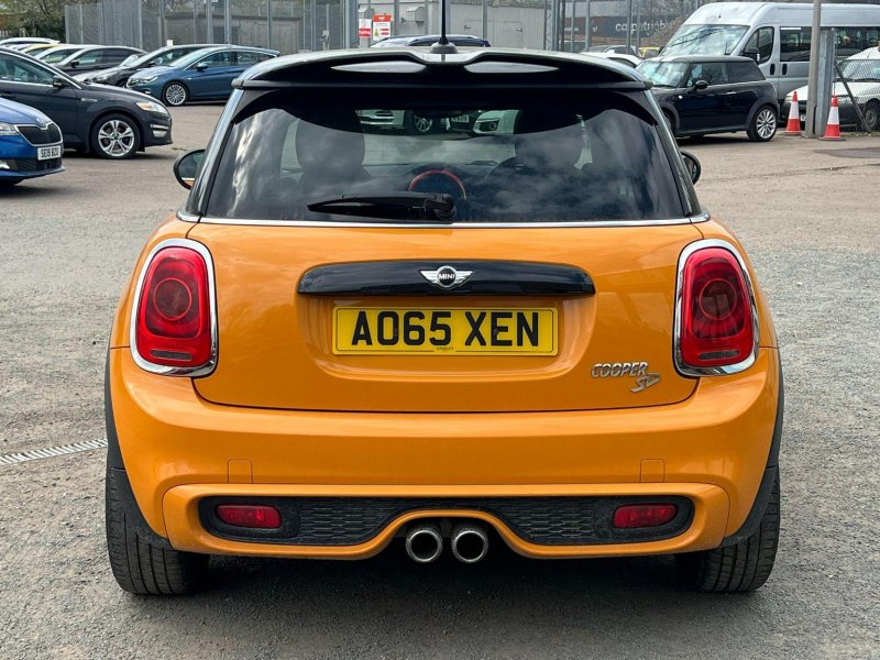 MINI HATCH