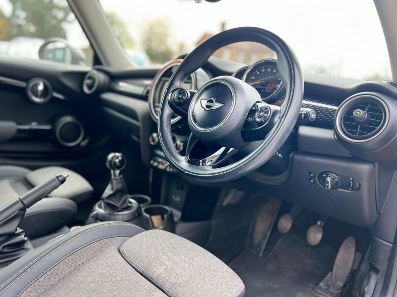 MINI HATCH