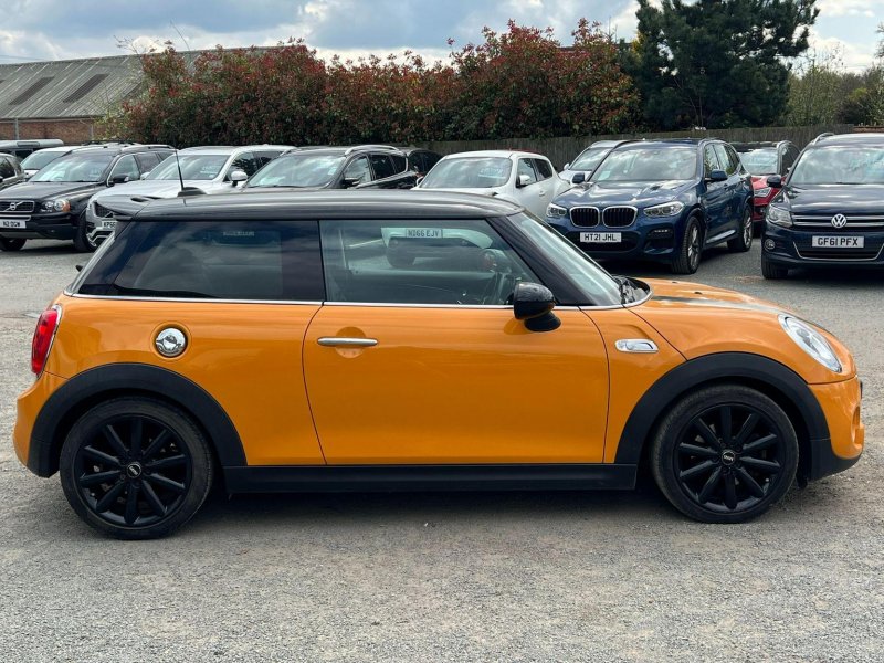 MINI HATCH