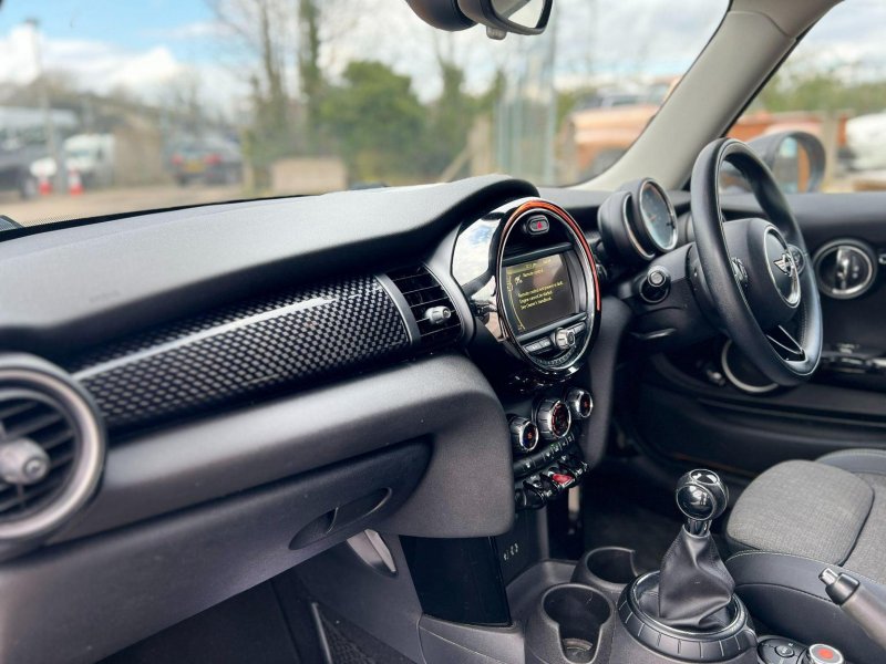 MINI HATCH