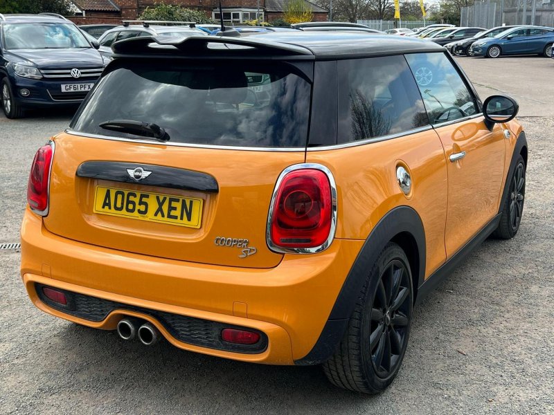 MINI HATCH
