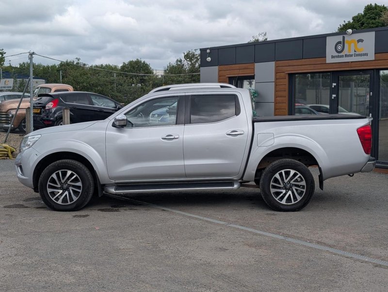 NISSAN NAVARA