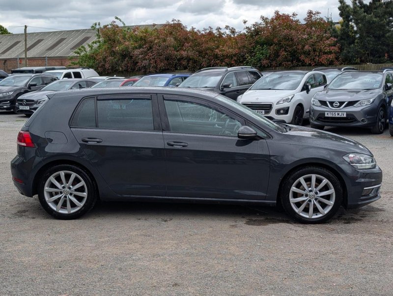 VOLKSWAGEN GOLF