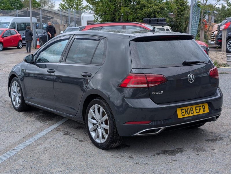 VOLKSWAGEN GOLF