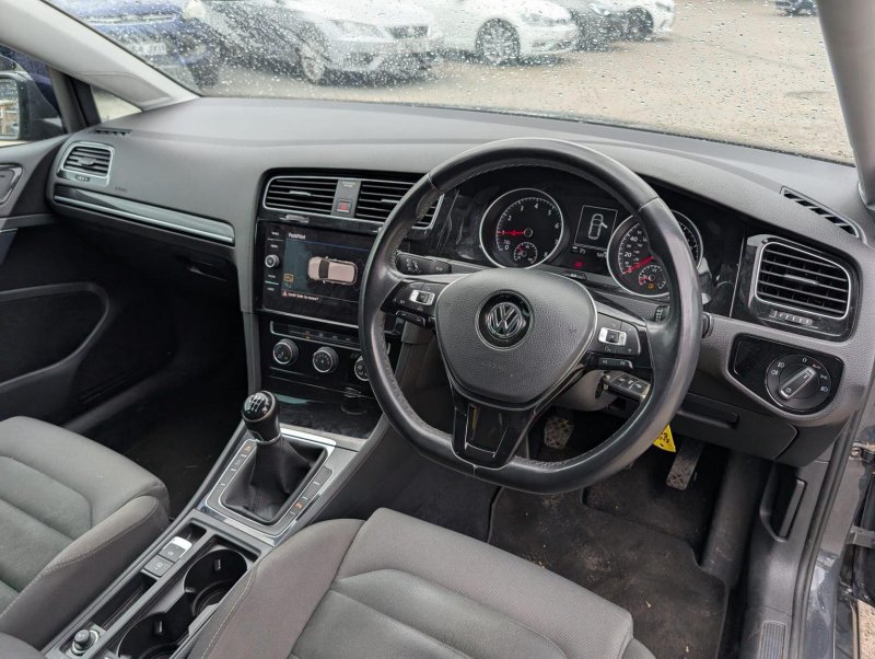 VOLKSWAGEN GOLF