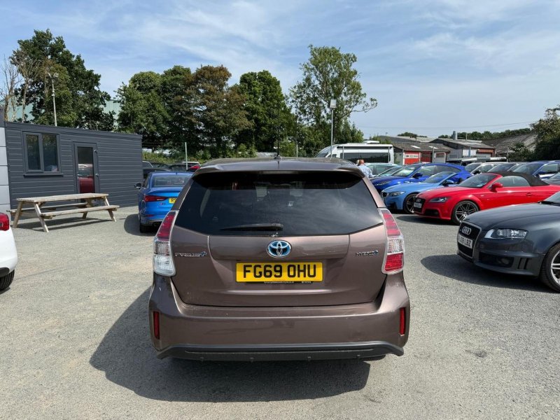 TOYOTA PRIUS+